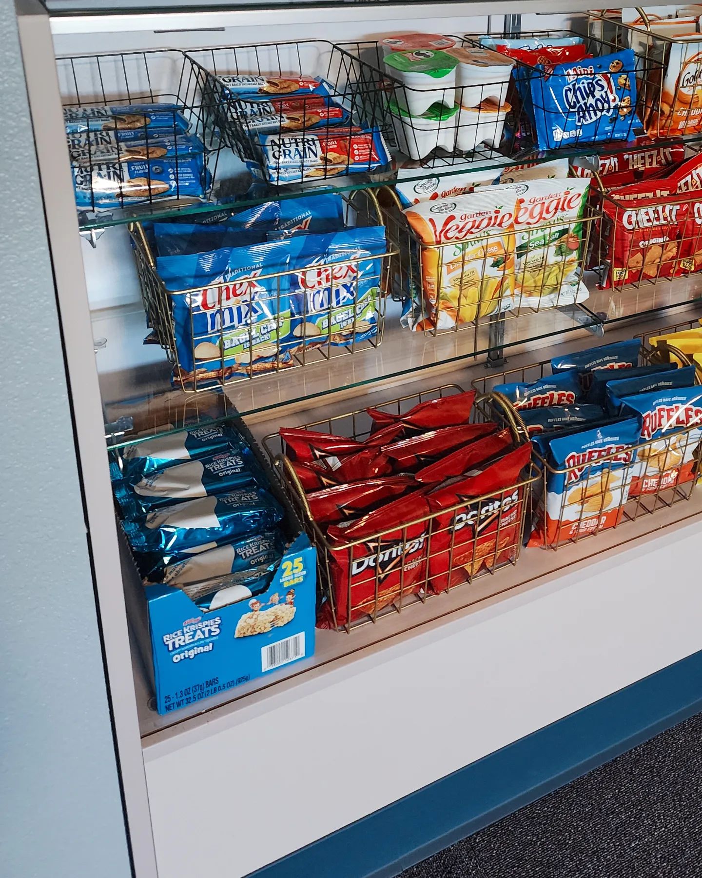 There is nothing better after running around and playing hard than a little snack!
We are beginning to stock our cafe and it is making us realize how close we are to opening.
We will have quick snacks like pictured, as well as fruit, nachos, hot dogs, pizza, and more!
#stocktonca #stockton #209 #209kids #california #norcal #play #playground #indoorplayground #smallbusiness